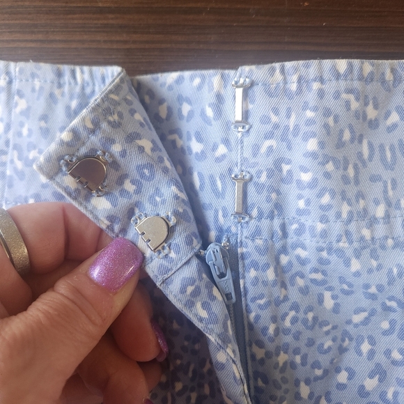 EUC Talbots Petite Blue White Cheetah/Leopard/Animal Print Mini Skirt Size 6 - Picture 6 of 6